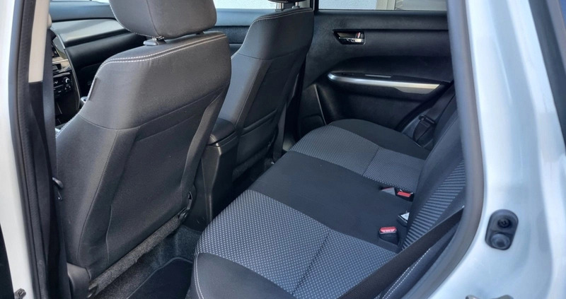 Suzuki Vitara cena 68900 przebieg: 116296, rok produkcji 2018 z Gdynia małe 596